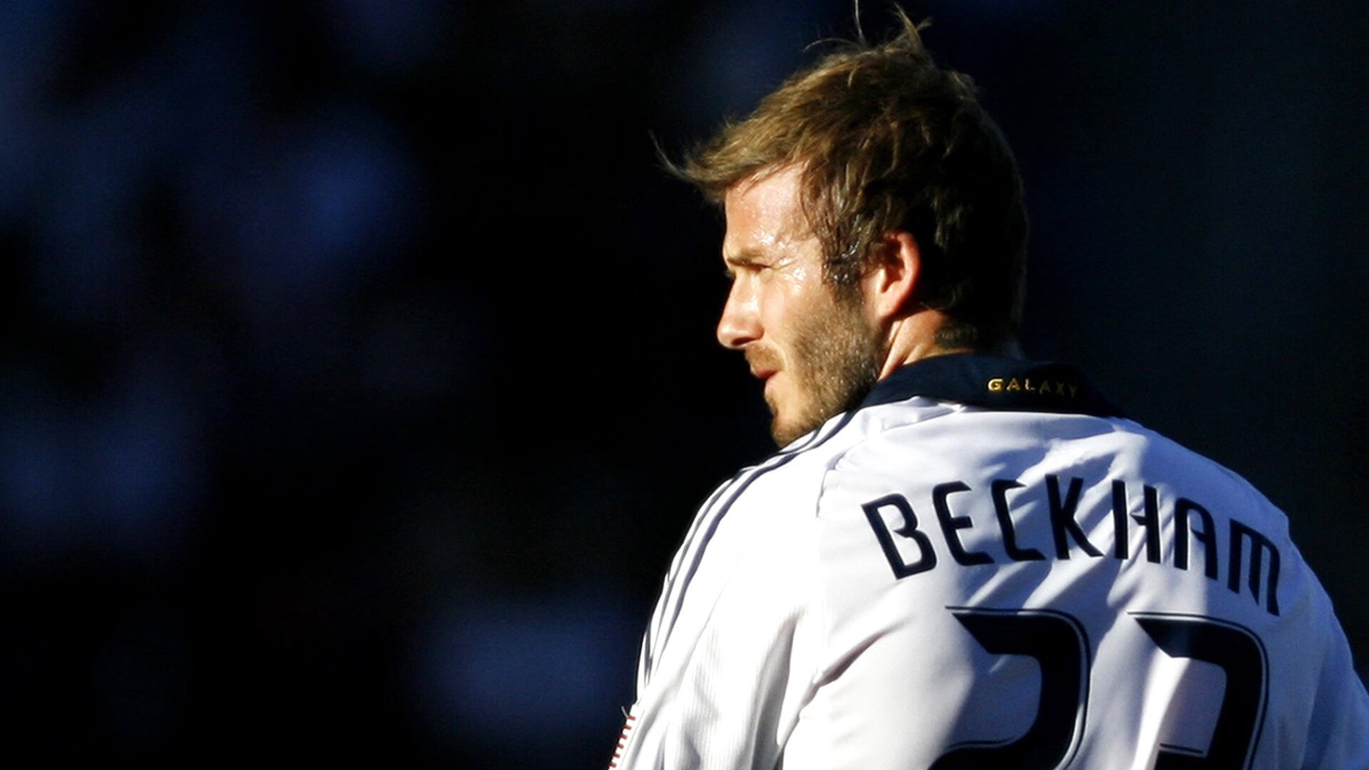 中场站位分层是否影响后场出球线路选择，中场分几种