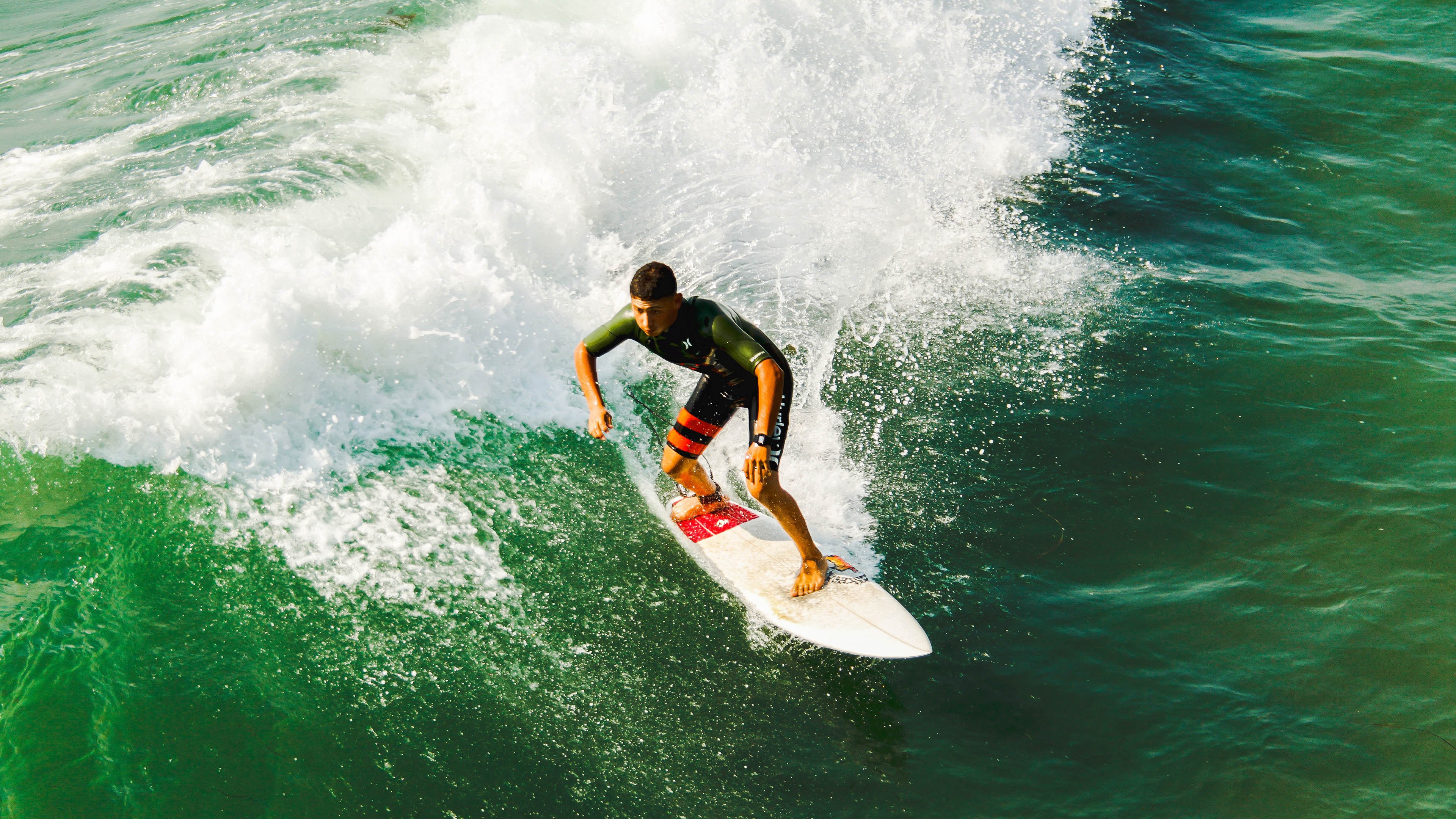 以足球主题的公益文化卡通产品深受儿童喜爱，足球文化节儿童画